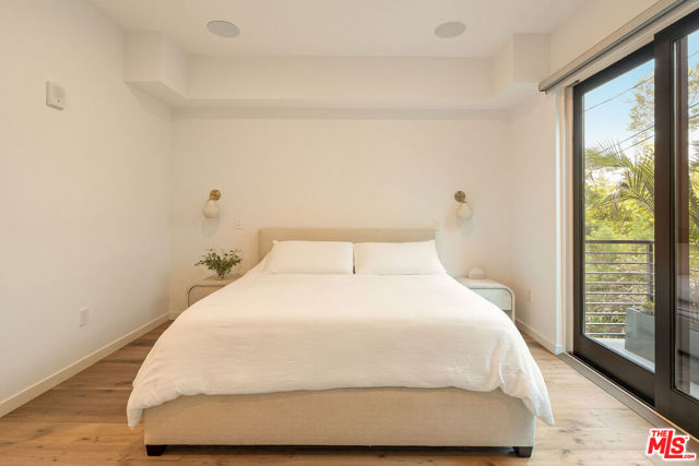 1333 Beverly Green Drive, Los Angeles CA: https://media.crmls.org/mediaz/8216f454-be50-4460-a827-3908c0192bf5.jpg