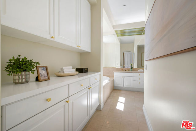 11847 Gorham Avenue, Los Angeles CA: https://media.crmls.org/mediaz/8217174e-297e-4731-b658-a5fc21531a11.jpg