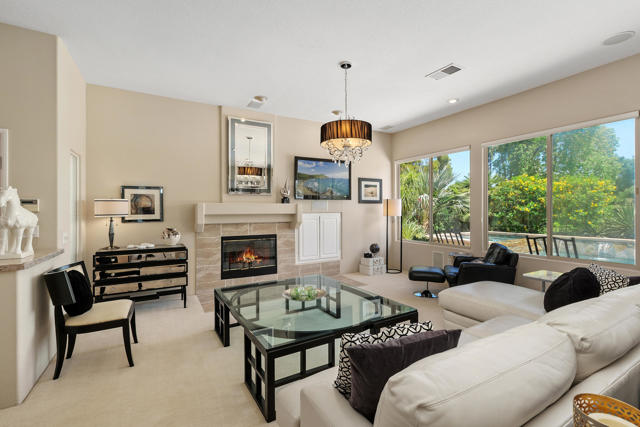 99 Kavenish Drive, Rancho Mirage CA: https://media.crmls.org/mediaz/82172a88-6393-4f02-86c3-c7f92afa37c4.jpg