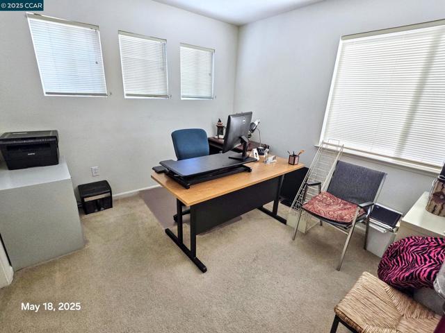881 Meadow View Dr, Richmond CA: https://media.crmls.org/mediaz/82175998-9f8b-466b-bbef-7a6293b73ee1.jpg
