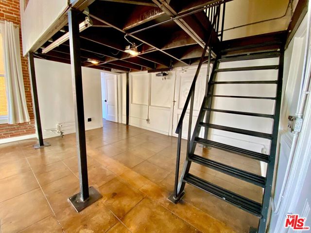215 W 7th Street, Los Angeles CA: https://media.crmls.org/mediaz/8217d9c7-61e7-4f85-8435-9a74b639e7d6.jpg