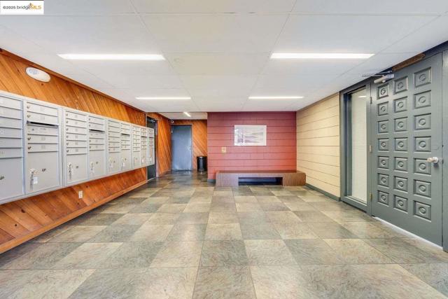 500 Vernon ST, Oakland CA: https://media.crmls.org/mediaz/8217e079-a25d-44e9-bbdb-ddde2df97758.jpg