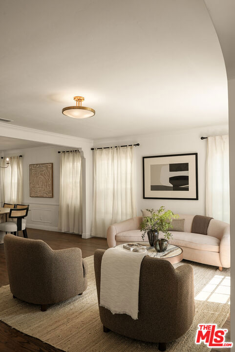 3860 Hepburn Avenue, Los Angeles CA: https://media.crmls.org/mediaz/8217f8af-678e-4af4-be03-2a0bde4db9c1.jpg