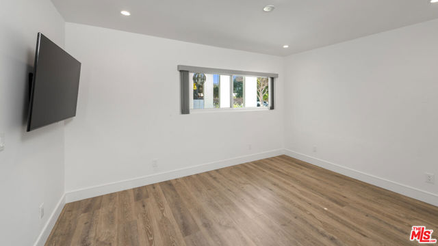 6228 Sale Avenue, Woodland Hills CA: https://media.crmls.org/mediaz/8218524d-ceb6-4517-9a23-e37bd9604a26.jpg