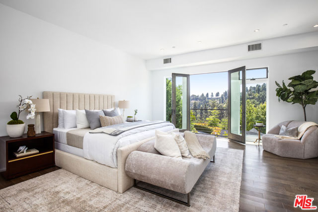 1642 Lindacrest Drive, Beverly Hills CA: https://media.crmls.org/mediaz/82188330-afde-4a9a-803f-b879cb0d62b6.jpg