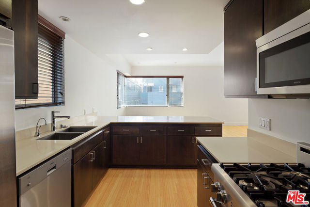 43 Ozone Avenue, B photo 14