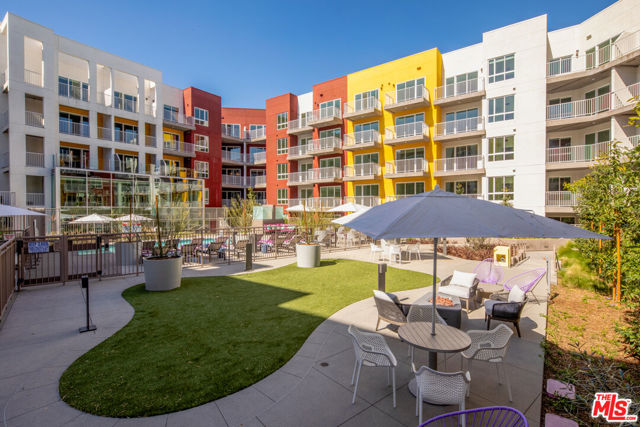 750 S Oxford Avenue, Los Angeles CA: https://media.crmls.org/mediaz/8219104b-5bde-48dc-96a3-711b63f2047f.jpg