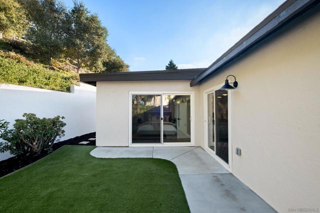 6737 Lipmann St, San Diego CA: https://media.crmls.org/mediaz/82196e30-35e9-4d5d-bf48-6e492c2e706f.jpg