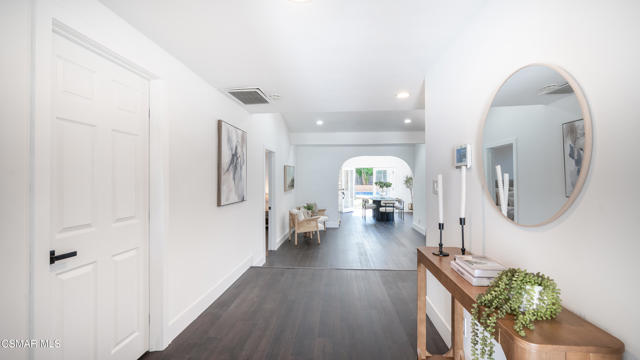 5726 Donna Avenue, Tarzana CA: https://media.crmls.org/mediaz/82198057-0f64-4b92-86dd-67b8620d0aba.jpg
