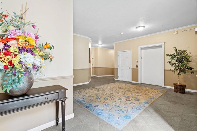 550 El Camino Real, Burlingame CA: https://media.crmls.org/mediaz/821986a5-6e10-4854-96a3-4e09fd33cd09.jpg