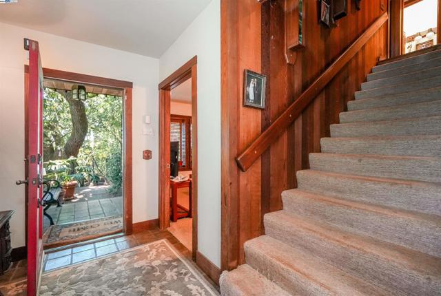21 Red Rock Way, San Rafael CA: https://media.crmls.org/mediaz/8219c461-762b-4a6a-8158-e8a7b4dd5836.jpg