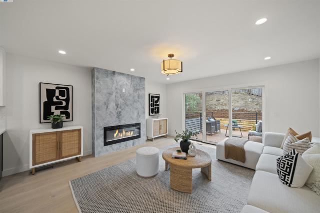 Image 13 of 51 For 4253 Mirador Dr