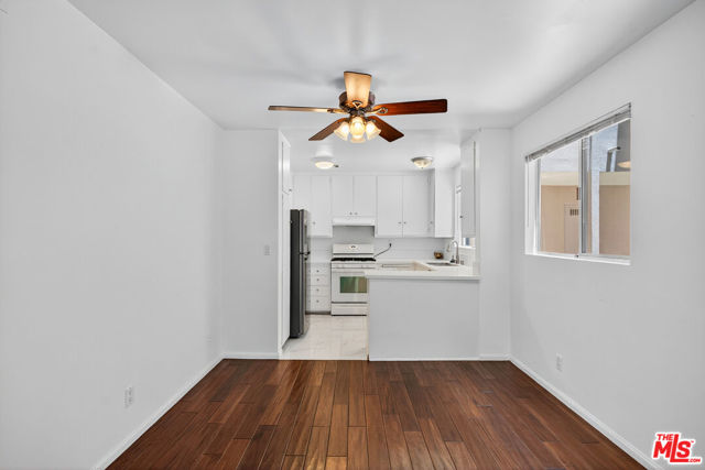 1101 Lincoln Boulevard, Santa Monica CA: https://media.crmls.org/mediaz/821aeaa5-4e14-43fc-b78c-dce6d9a6fc19.jpg