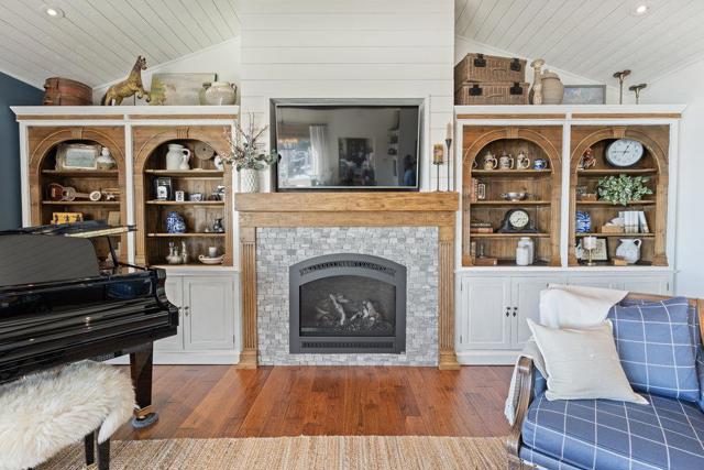 15 Mentone Road, Carmel CA: https://media.crmls.org/mediaz/821b1ffb-f3db-48c0-ad35-43d02510a351.jpg