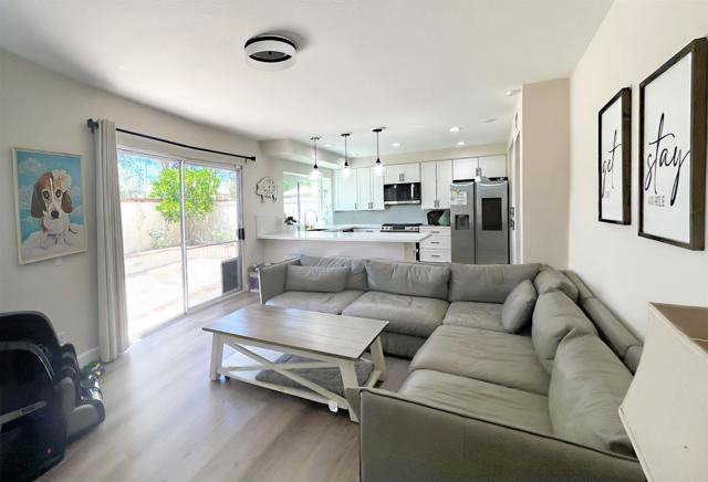 Detail Gallery Image 9 of 41 For 13425 via Almeria, Tustin,  CA 92782 - 3 Beds | 2/1 Baths