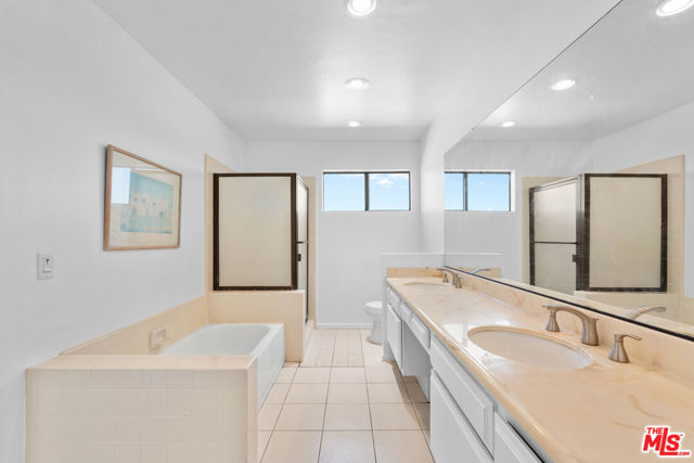 6323 Reseda Boulevard, Tarzana CA: https://media.crmls.org/mediaz/821bab7a-d240-490e-ad8e-7f894053a6c0.jpg