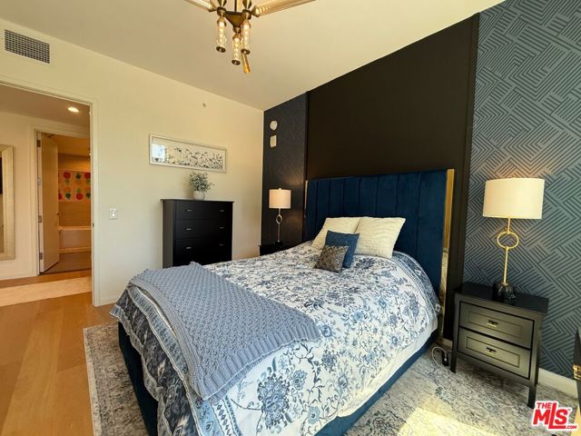 877 Francisco Street, Los Angeles CA: https://media.crmls.org/mediaz/821bd1ea-a1a0-4811-b8a2-b0b520944524.jpg