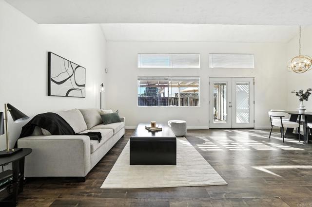 Detail Gallery Image 3 of 33 For 2876 Casey St #B,  San Diego,  CA 92139 - 3 Beds | 2 Baths