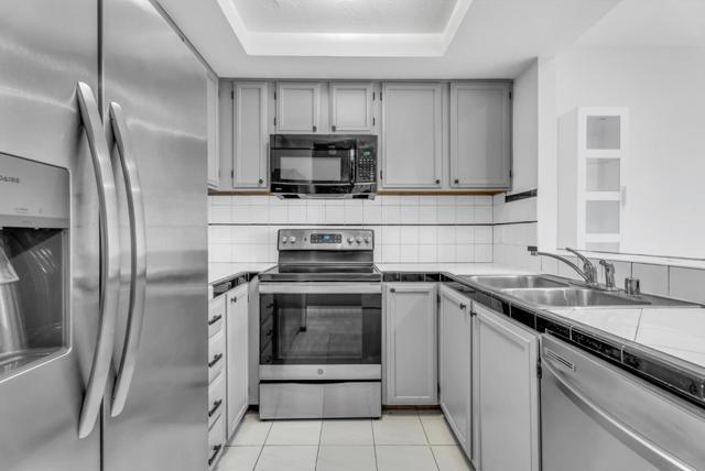 819 15th Street, Oakland CA: https://media.crmls.org/mediaz/821ca04c-c156-4ac0-bf7e-b1c0c4d1ff74.jpg