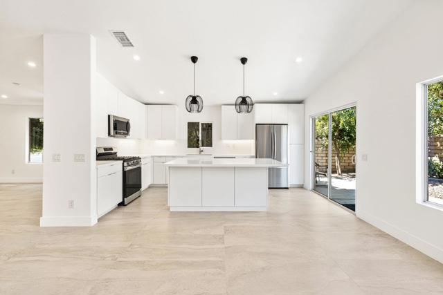 Image 19 of 41 For 49651 Lincoln Drive