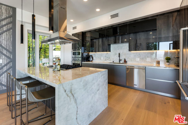 8654 Hollywood Boulevard, Los Angeles CA: https://media.crmls.org/mediaz/821ce028-e93d-4e7c-8181-a92b43d8db64.jpg