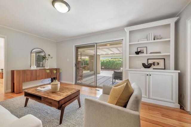 171 E Creek Drive, Menlo Park CA: https://media.crmls.org/mediaz/821e53f7-0ed0-4409-9de8-41b9ecd335fd.jpg