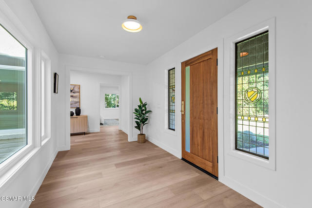 1251 Calle Las Casas, Thousand Oaks CA: https://media.crmls.org/mediaz/821ef74a-be87-4de4-adc4-9b58293f14bd.jpg