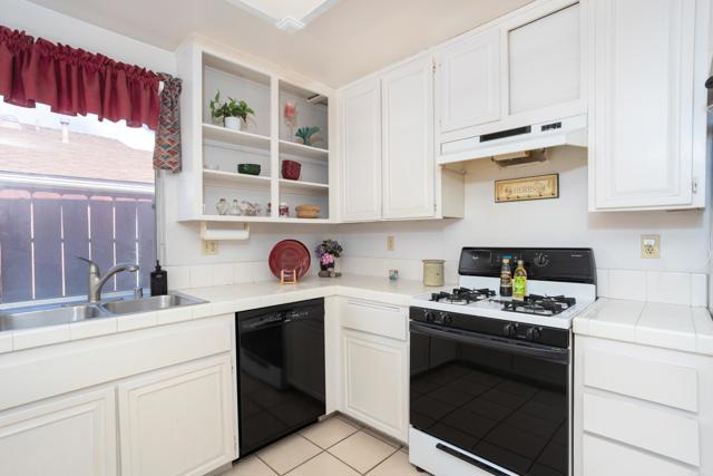 Detail Gallery Image 7 of 17 For 864 Crystal Creek Ct, Chula Vista,  CA 91910 - 4 Beds | 2 Baths