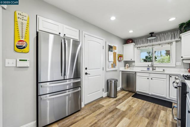 91 Lozoya Way, Oakley CA: https://media.crmls.org/mediaz/82204e05-55b1-4593-b21d-faa005825ded.jpg