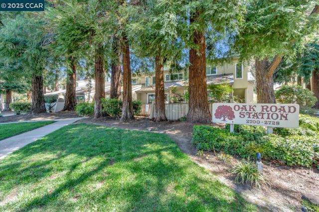 2708 Oak Rd, Walnut Creek CA: https://media.crmls.org/mediaz/82213b1a-f392-4a89-912c-cfaca6c95a78.jpg