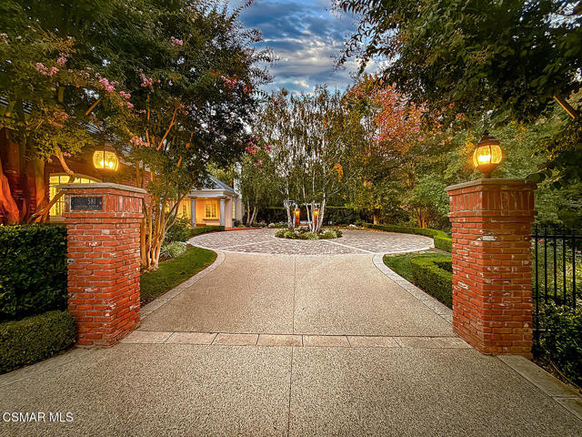 581 Lakeview Canyon Road, Westlake Village CA: https://media.crmls.org/mediaz/822151ab-5c43-4be8-92ce-12eaf979bba0.jpg