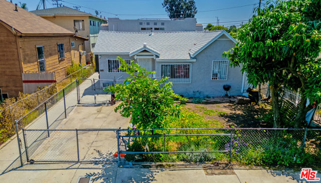 930 Fraser Avenue, Los Angeles CA: https://media.crmls.org/mediaz/8221c3b4-6901-49bd-b5f3-4883e41a017d.jpg