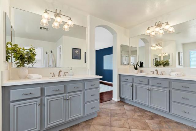 1531 Quiet Trail Dr, Chula Vista CA: https://media.crmls.org/mediaz/8221febc-b1b0-4b41-87ef-4adc909e8e29.jpg