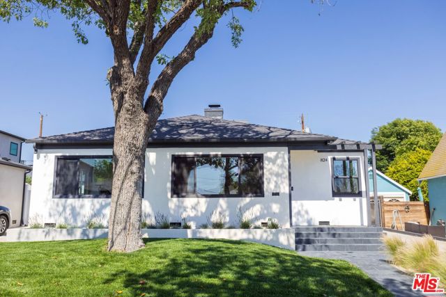 824 N Lima Street, Burbank CA: https://media.crmls.org/mediaz/82220399-70f7-44fc-b319-f795718c2756.jpg