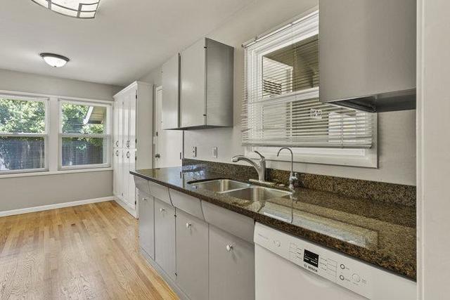 1638 Tyler Park Way, Mountain View CA: https://media.crmls.org/mediaz/822276b0-0dd3-4bd4-b6c2-2ed357941ddb.jpg