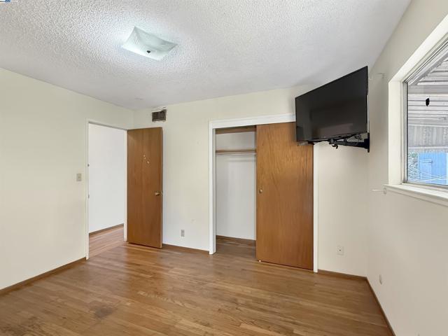 33845 Washington Ave, Union City CA: https://media.crmls.org/mediaz/8222da00-c72a-4066-bd7c-80935c258077.jpg