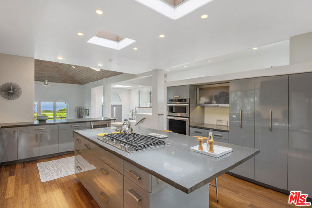 1312 Shoreline Drive, Santa Barbara CA: https://media.crmls.org/mediaz/8223106a-950b-4bdf-842e-ff594cd2cab7.jpg