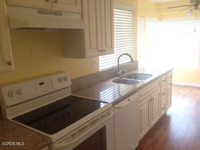 Detail Gallery Image 10 of 17 For 7208 Village 7, Camarillo,  CA 93012 - 2 Beds | 2 Baths