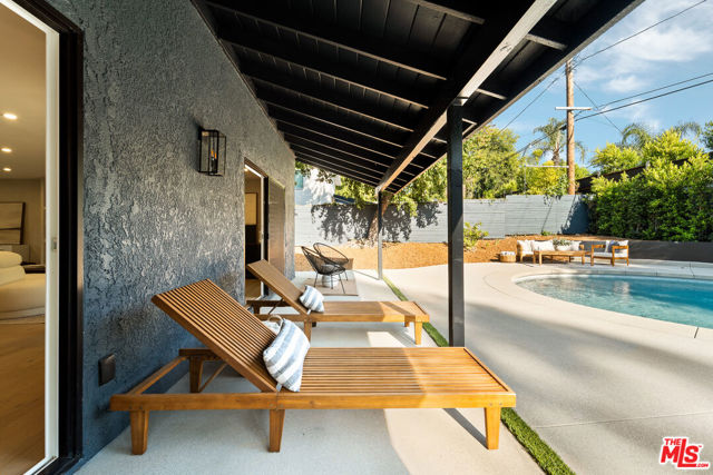 22824 Margarita Drive, Woodland Hills CA: https://media.crmls.org/mediaz/82238ed4-f0cd-47f7-b555-3dd7333013e4.jpg