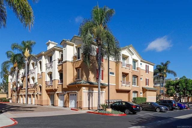12364 Carmel Country Rd, San Diego CA: https://media.crmls.org/mediaz/82246b2f-cdfa-48a2-9642-ab82c2b513ab.jpg