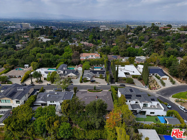 16314 Meadowridge Road, Encino CA: https://media.crmls.org/mediaz/8224a95a-efb6-42ff-a452-6c37f86f8fcb.jpg