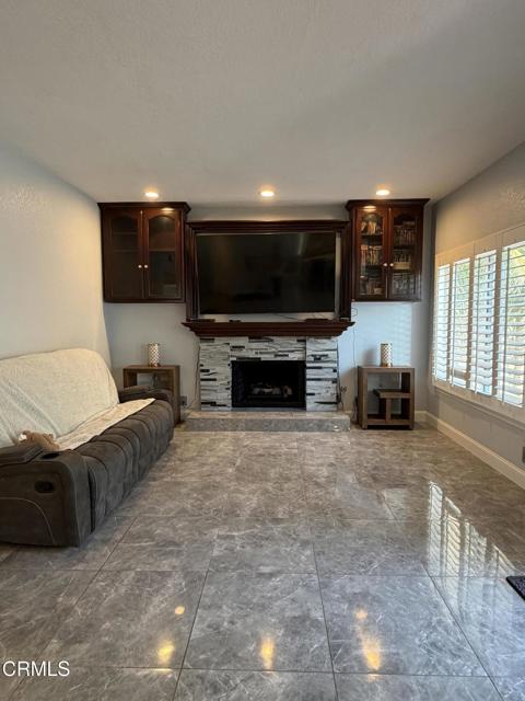 Detail Gallery Image 10 of 28 For 1940 Kensington Ln, Oxnard,  CA 93030 - 4 Beds | 4 Baths