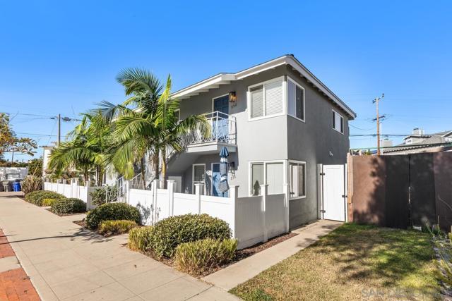 850 856 Olive Avenue, Coronado CA: https://media.crmls.org/mediaz/82254851-d589-4492-b486-b329cb59c178.jpg