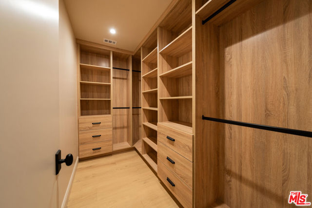 3620 Wrightwood Drive, Studio City CA: https://media.crmls.org/mediaz/8225712d-3d2b-4426-b38b-a808d815d7dc.jpg
