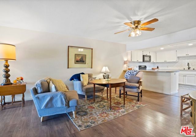 32134 Beachlake Lane, Westlake Village CA: https://media.crmls.org/mediaz/82259386-f198-4eb5-ab1f-4ddd35167043.jpg