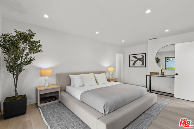 2446 Colby Avenue, Los Angeles CA: https://media.crmls.org/mediaz/82262007-48d2-4c31-94a1-55607feca566.jpg