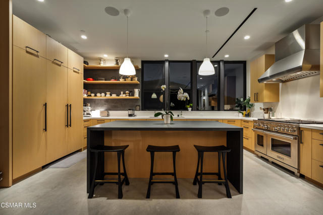 33433 Decker School Road, Malibu CA: https://media.crmls.org/mediaz/82266117-79ba-45dd-9f73-2031d37d24de.jpg