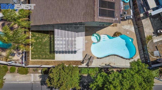 21 Lisa Ct, Brentwood CA: https://media.crmls.org/mediaz/8226f859-e030-43b3-9f64-a7874a3f09cf.jpg