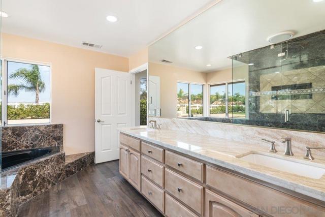 Image 16 of 75 For 37789 Avenida La Cresta