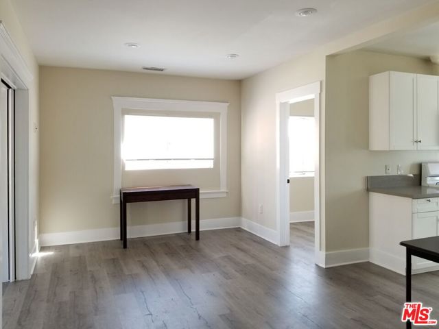 3166 San Marino Street, Los Angeles CA: https://media.crmls.org/mediaz/82274206-396c-41ca-8c68-ea1a5c0ca678.jpg